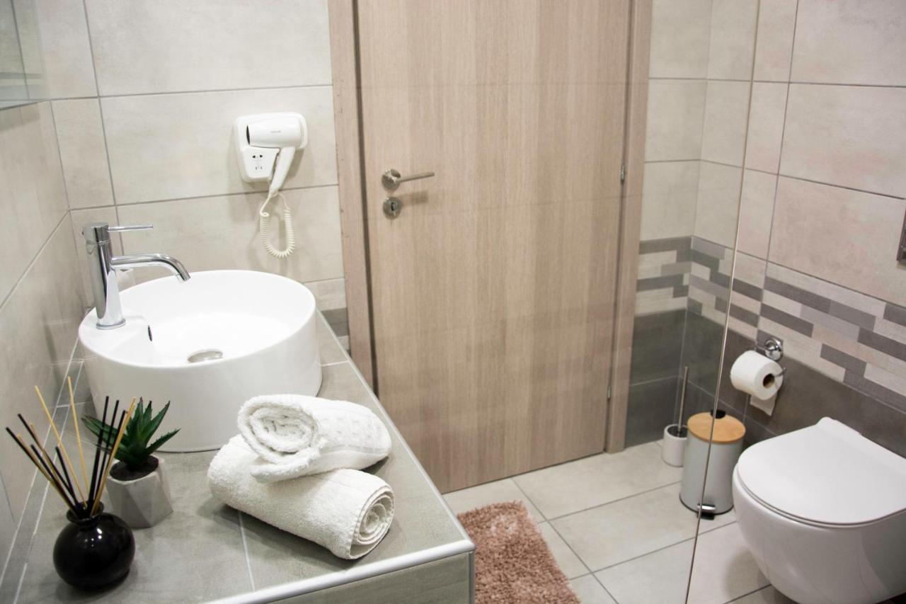 Big Max Guesthouse Kavos Ngoại thất bức ảnh