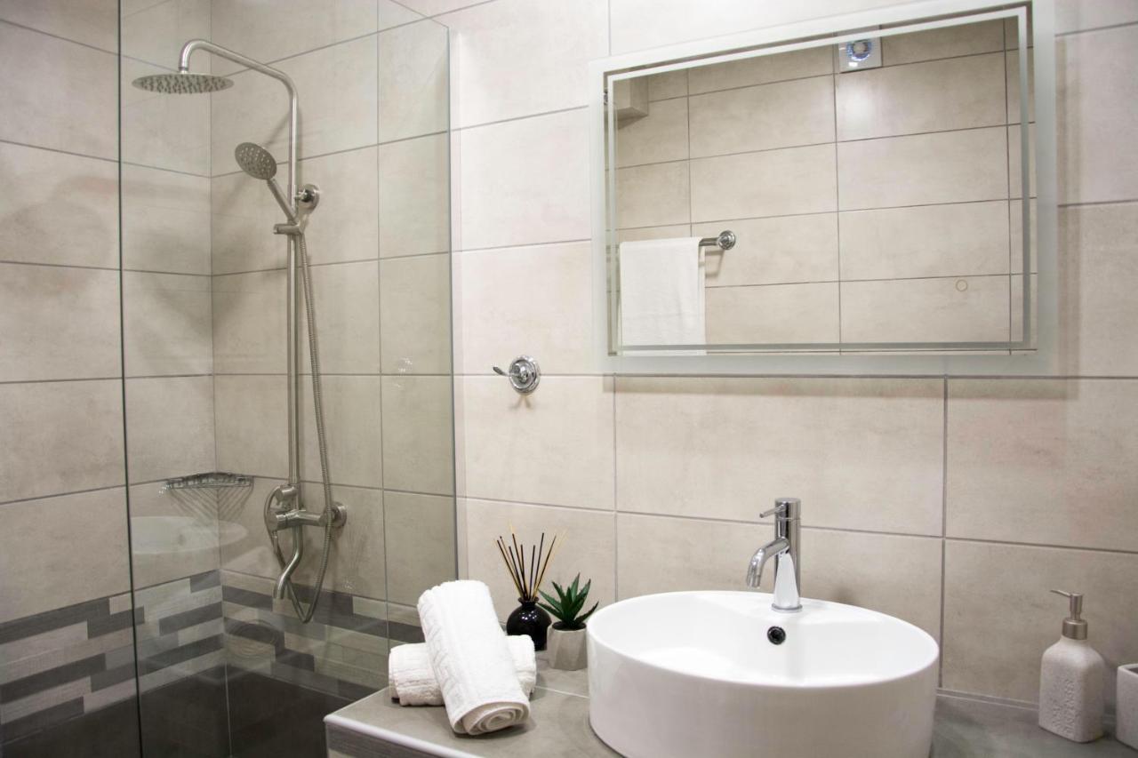 Big Max Guesthouse Kavos Ngoại thất bức ảnh